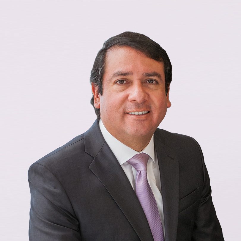 Dr. Gustavo Paredes